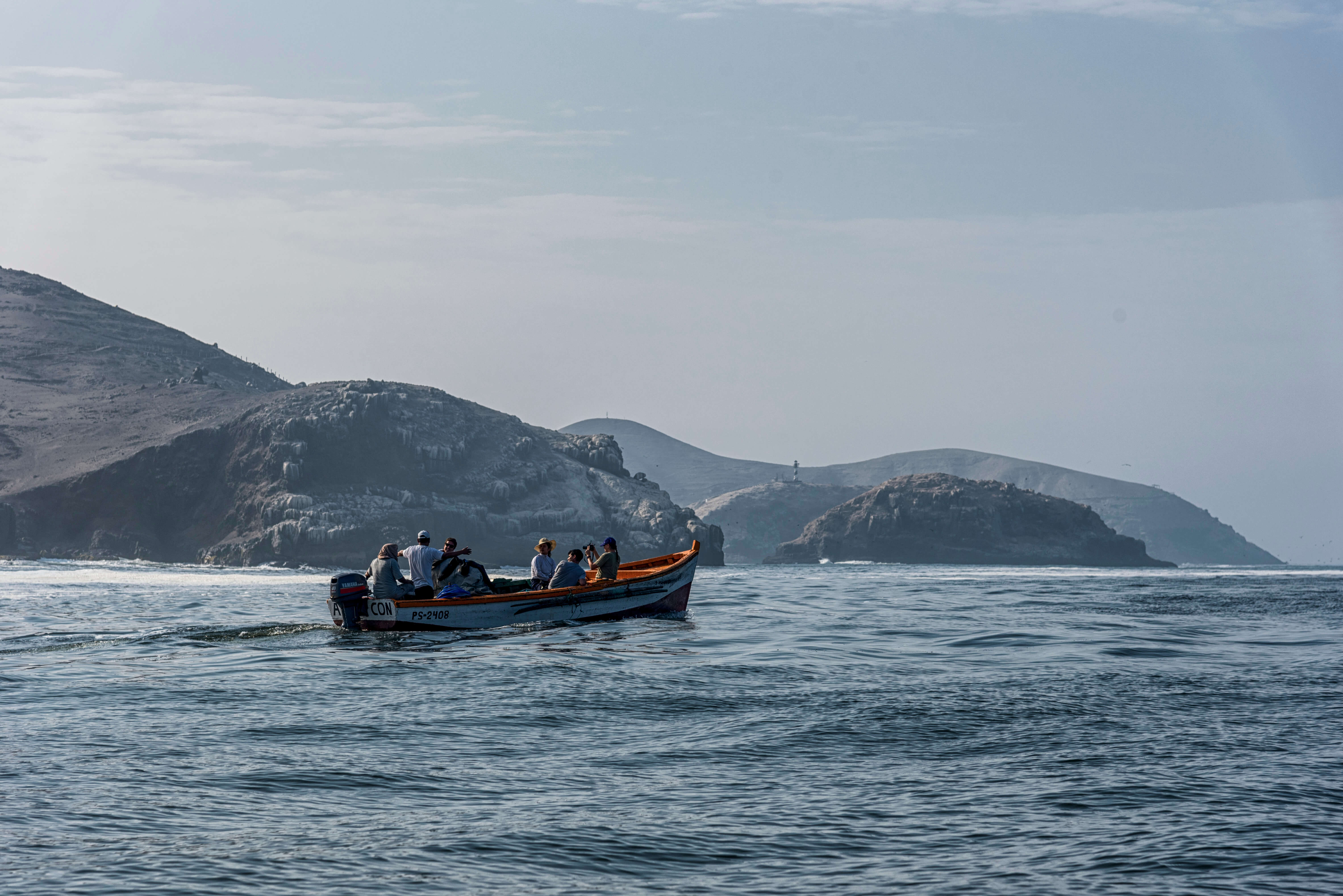 barco pequeño en el mar